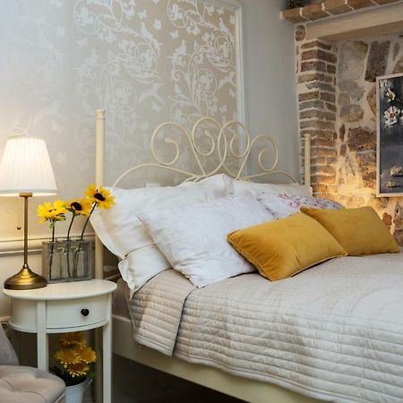 Studio Yellow Flower Rovinj Luaran gambar