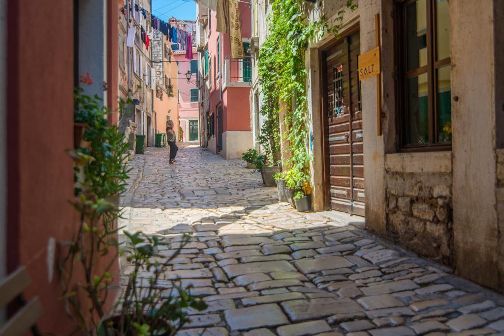 Studio Yellow Flower Rovinj Luaran gambar