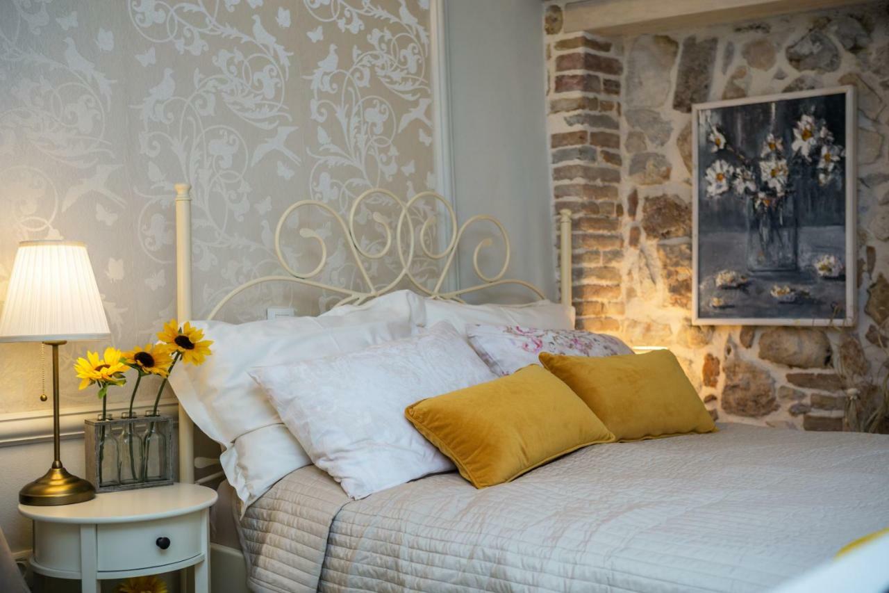 Studio Yellow Flower Rovinj Luaran gambar