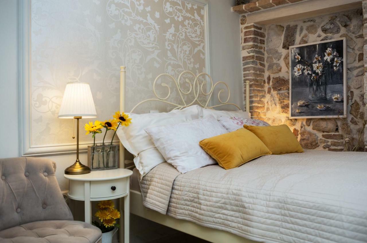 Studio Yellow Flower Rovinj Luaran gambar