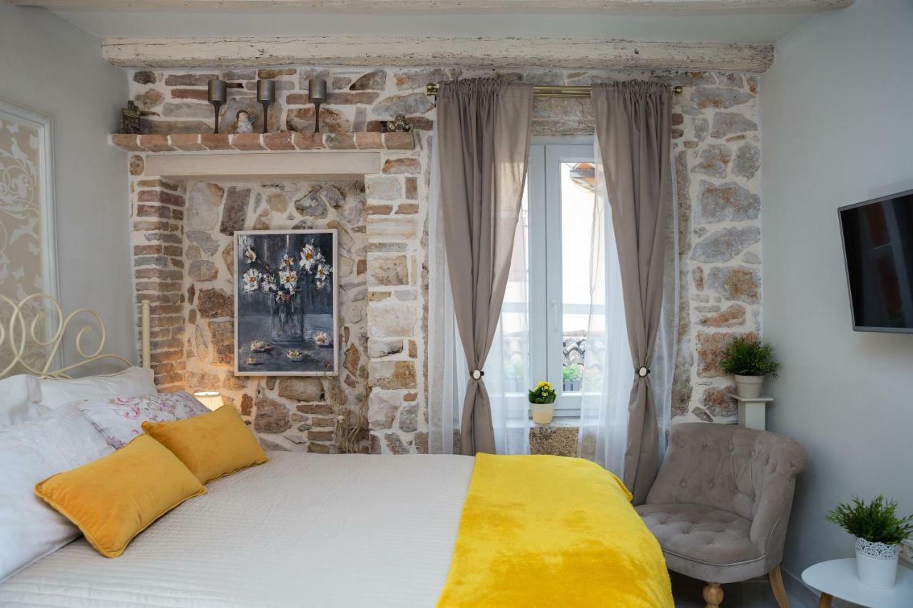 Studio Yellow Flower Rovinj Luaran gambar