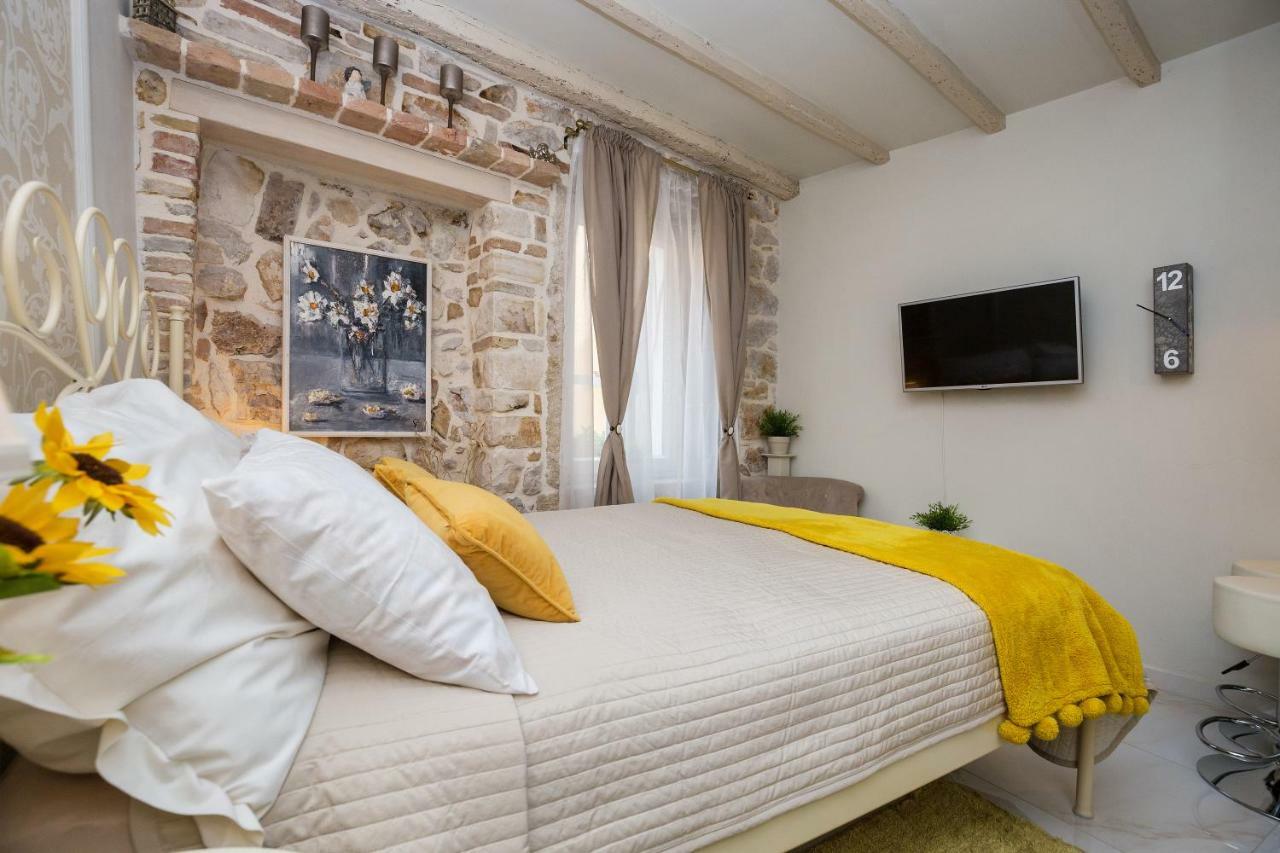 Studio Yellow Flower Rovinj Luaran gambar