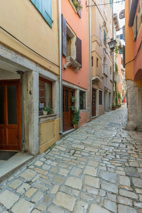 Studio Yellow Flower Rovinj Luaran gambar