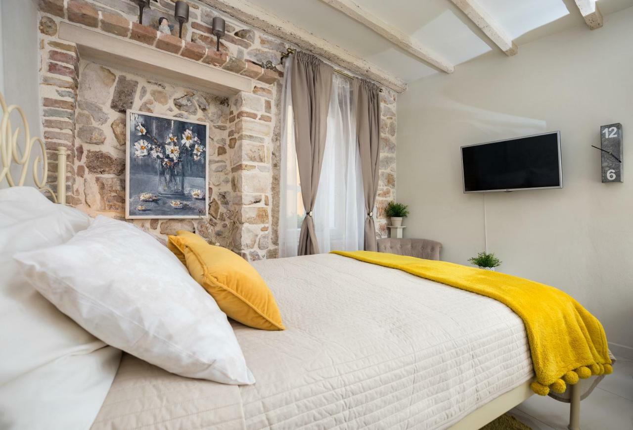 Studio Yellow Flower Rovinj Luaran gambar