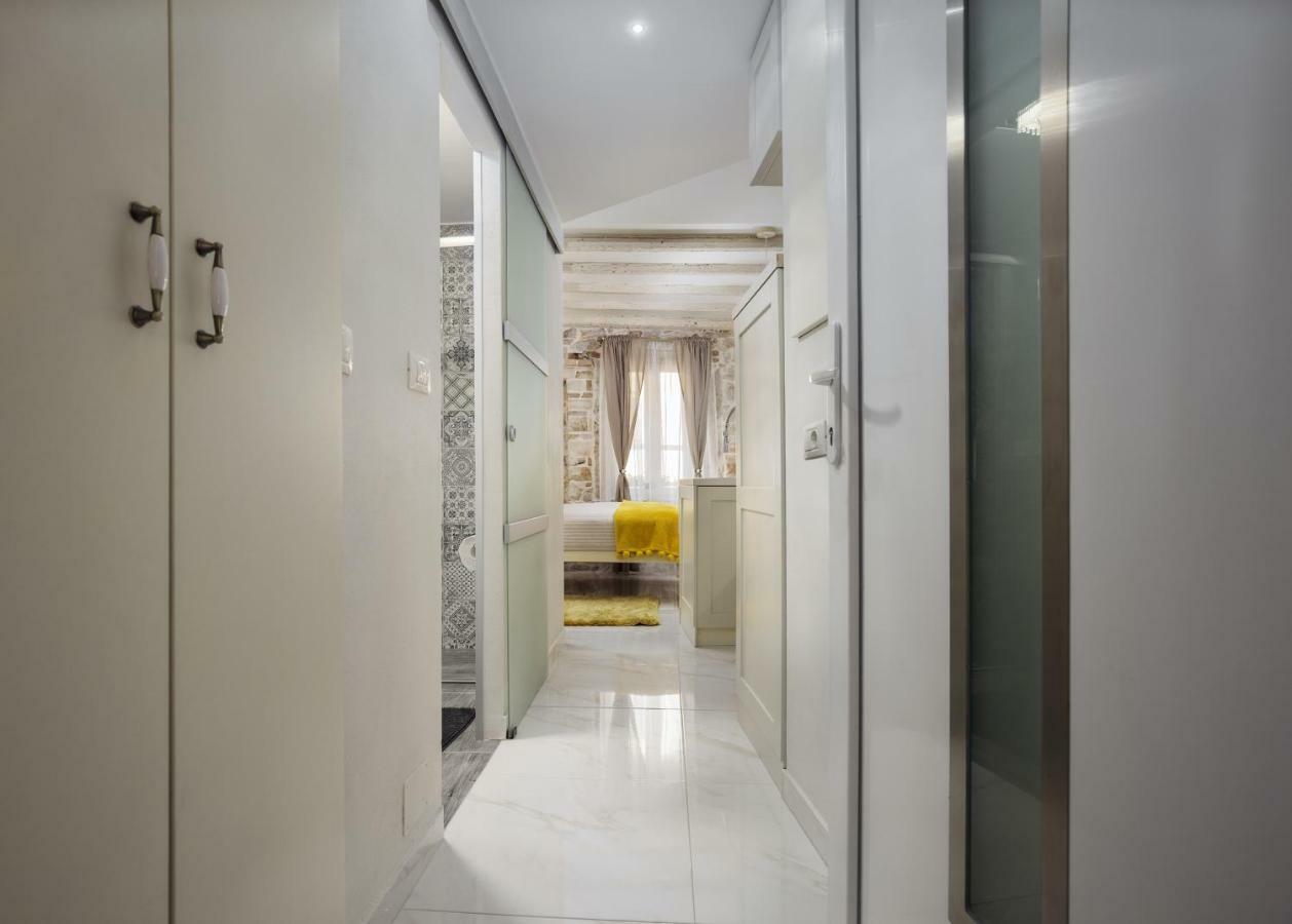 Studio Yellow Flower Rovinj Luaran gambar